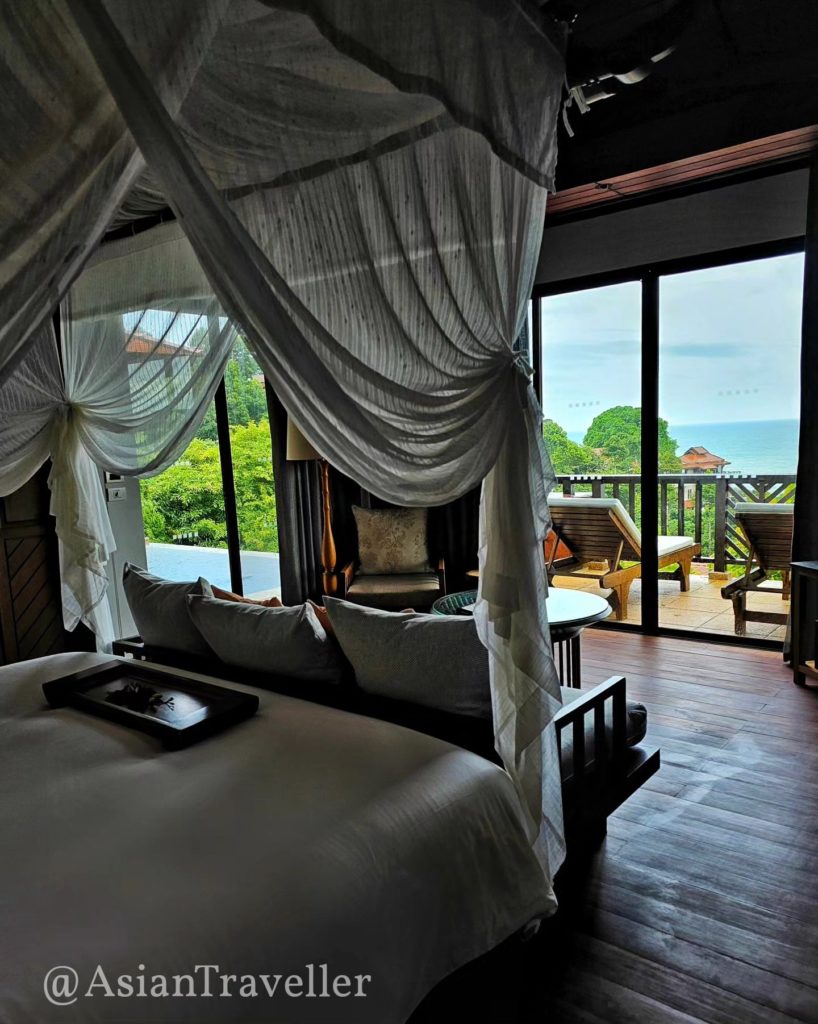 クラビー・ランタ島の高級リゾート「ピマライリゾート」のオーシャンビューヴィラ、ベッドルーム